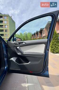 Внедорожник / Кроссовер Volkswagen Tiguan 2018 в 