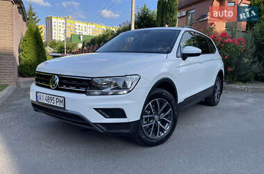 Внедорожник / Кроссовер Volkswagen Tiguan 2020 в 