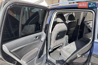 Внедорожник / Кроссовер Volkswagen Tiguan 2012 в 