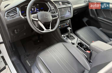 Внедорожник / Кроссовер Volkswagen Tiguan 2021 в 