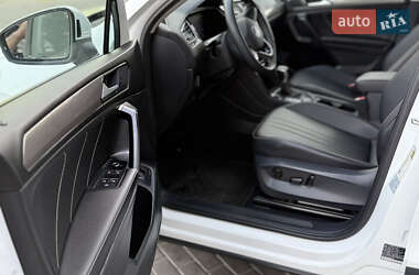 Внедорожник / Кроссовер Volkswagen Tiguan 2021 в 