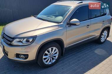 Позашляховик / Кросовер Volkswagen Tiguan 2012 в 