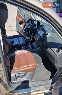 Позашляховик / Кросовер Volkswagen Tiguan 2012 в 