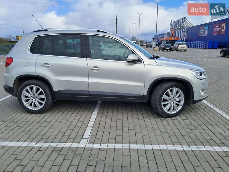 Внедорожник / Кроссовер Volkswagen Tiguan 2009 в 