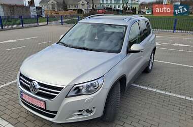 Внедорожник / Кроссовер Volkswagen Tiguan 2009 в 