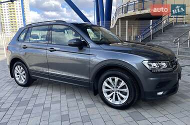Внедорожник / Кроссовер Volkswagen Tiguan 2019 в 