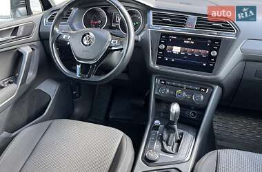 Внедорожник / Кроссовер Volkswagen Tiguan 2019 в 