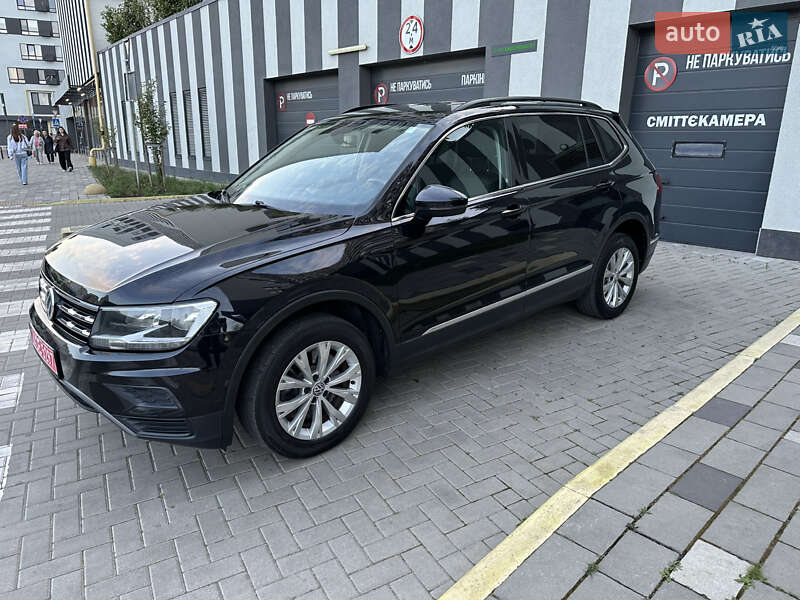 Позашляховик / Кросовер Volkswagen Tiguan 2017 в 