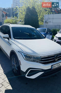 Внедорожник / Кроссовер Volkswagen Tiguan 2021 в 