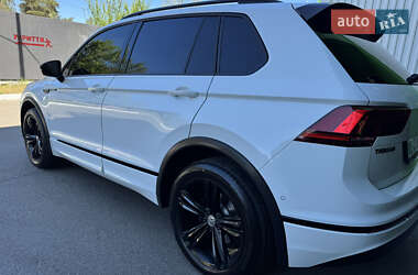 Внедорожник / Кроссовер Volkswagen Tiguan 2020 в 