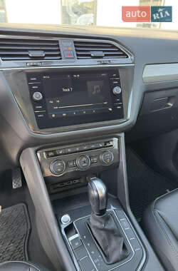 Внедорожник / Кроссовер Volkswagen Tiguan 2019 в 