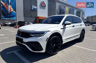 Внедорожник / Кроссовер Volkswagen Tiguan 2022 в 
