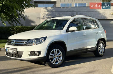 Позашляховик / Кросовер Volkswagen Tiguan 2016 в 