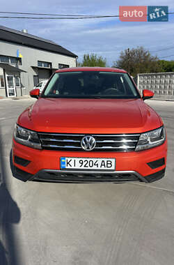 Внедорожник / Кроссовер Volkswagen Tiguan 2017 в 