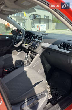 Внедорожник / Кроссовер Volkswagen Tiguan 2017 в 