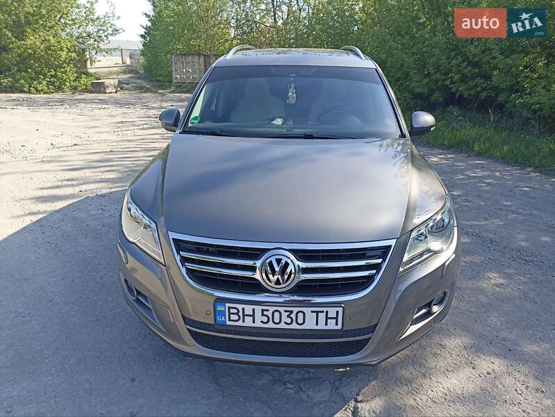 Внедорожник / Кроссовер Volkswagen Tiguan 2010 в Подольске