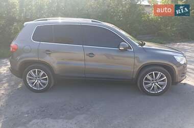 Позашляховик / Кросовер Volkswagen Tiguan 2010 в 