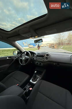 Позашляховик / Кросовер Volkswagen Tiguan 2012 в 