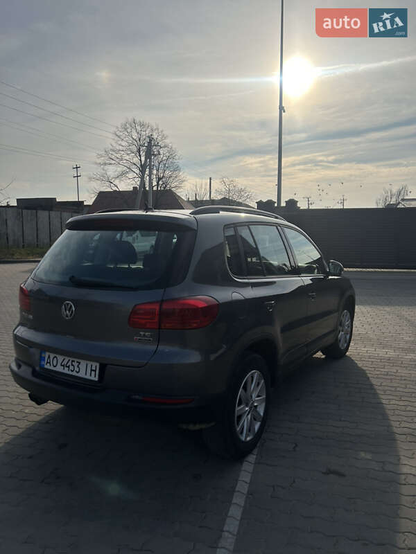 Позашляховик / Кросовер Volkswagen Tiguan 2016 в Ужгороді
