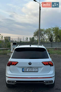 Внедорожник / Кроссовер Volkswagen Tiguan 2021 в 