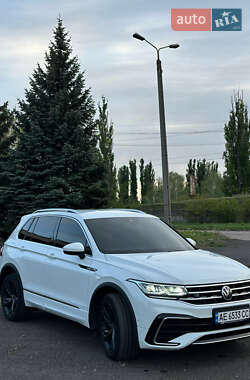 Внедорожник / Кроссовер Volkswagen Tiguan 2021 в 
