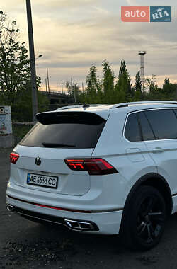 Внедорожник / Кроссовер Volkswagen Tiguan 2021 в 