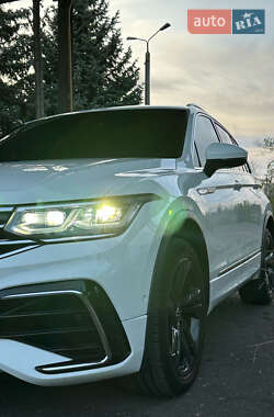 Внедорожник / Кроссовер Volkswagen Tiguan 2021 в 