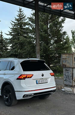 Внедорожник / Кроссовер Volkswagen Tiguan 2021 в 