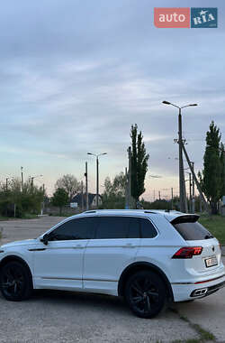 Внедорожник / Кроссовер Volkswagen Tiguan 2021 в 
