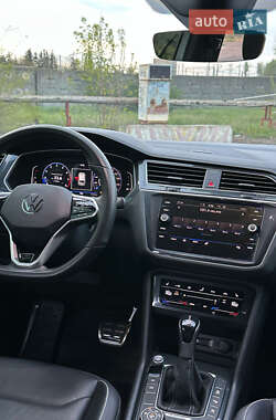 Внедорожник / Кроссовер Volkswagen Tiguan 2021 в 