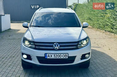 Внедорожник / Кроссовер Volkswagen Tiguan 2011 в 