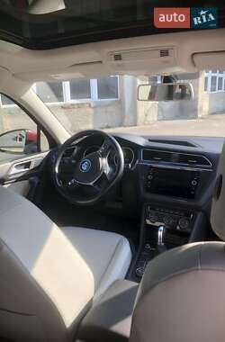 Позашляховик / Кросовер Volkswagen Tiguan 2019 в 