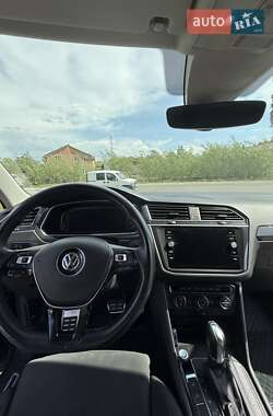 Внедорожник / Кроссовер Volkswagen Tiguan 2019 в 