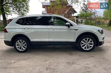 Позашляховик / Кросовер Volkswagen Tiguan 2017 в 