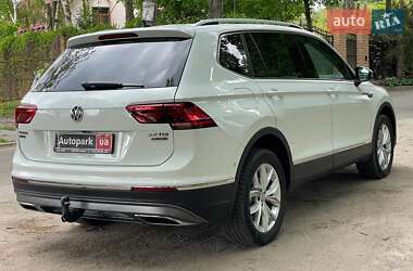 Позашляховик / Кросовер Volkswagen Tiguan 2017 в 