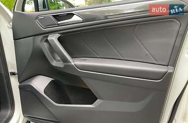 Позашляховик / Кросовер Volkswagen Tiguan 2017 в 