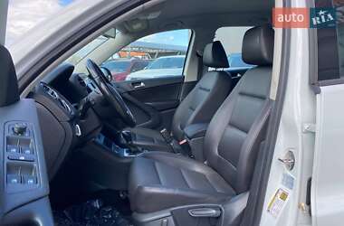 Внедорожник / Кроссовер Volkswagen Tiguan 2016 в 