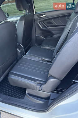 Позашляховик / Кросовер Volkswagen Tiguan 2023 в 