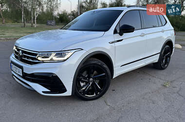 Позашляховик / Кросовер Volkswagen Tiguan 2023 в 