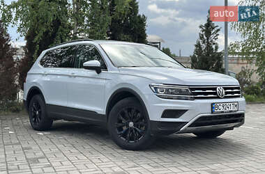 Позашляховик / Кросовер Volkswagen Tiguan 2018 в 