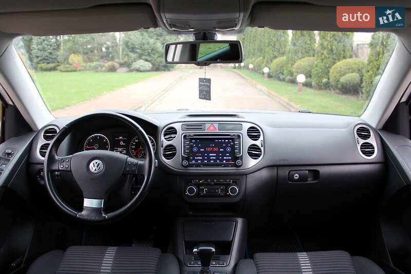 Позашляховик / Кросовер Volkswagen Tiguan 2010 в Сарнах