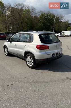 Внедорожник / Кроссовер Volkswagen Tiguan 2017 в 