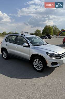Внедорожник / Кроссовер Volkswagen Tiguan 2017 в 