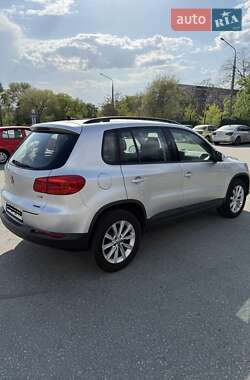 Внедорожник / Кроссовер Volkswagen Tiguan 2017 в 