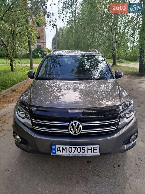 Позашляховик / Кросовер Volkswagen Tiguan 2015 в 