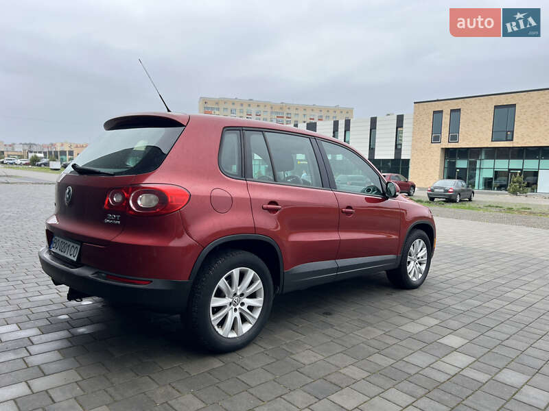 Внедорожник / Кроссовер Volkswagen Tiguan 2010 в Хмельницком