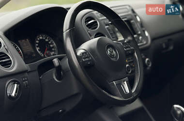 Позашляховик / Кросовер Volkswagen Tiguan 2012 в 