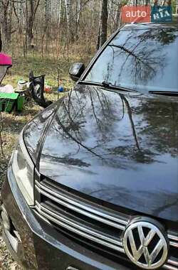 Внедорожник / Кроссовер Volkswagen Tiguan 2012 в Харькове