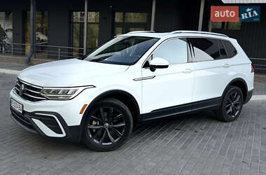 Внедорожник / Кроссовер Volkswagen Tiguan 2021 в 