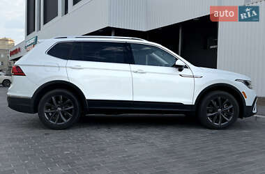 Внедорожник / Кроссовер Volkswagen Tiguan 2021 в 